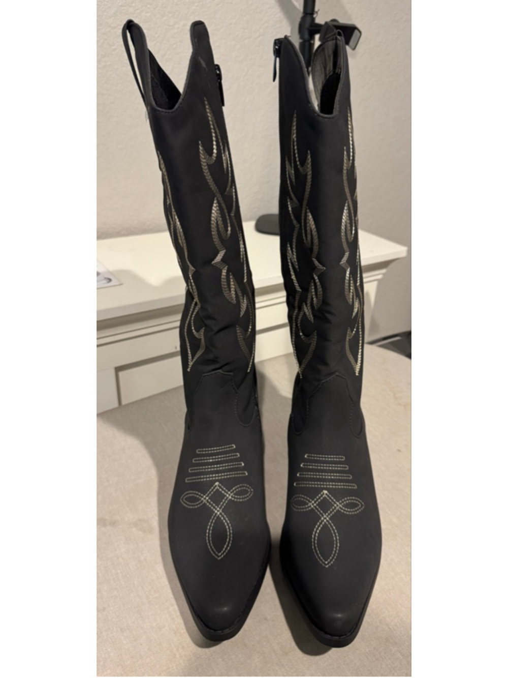 Women's Forever Black Embroidered Heeled Boots Size 10 zip close